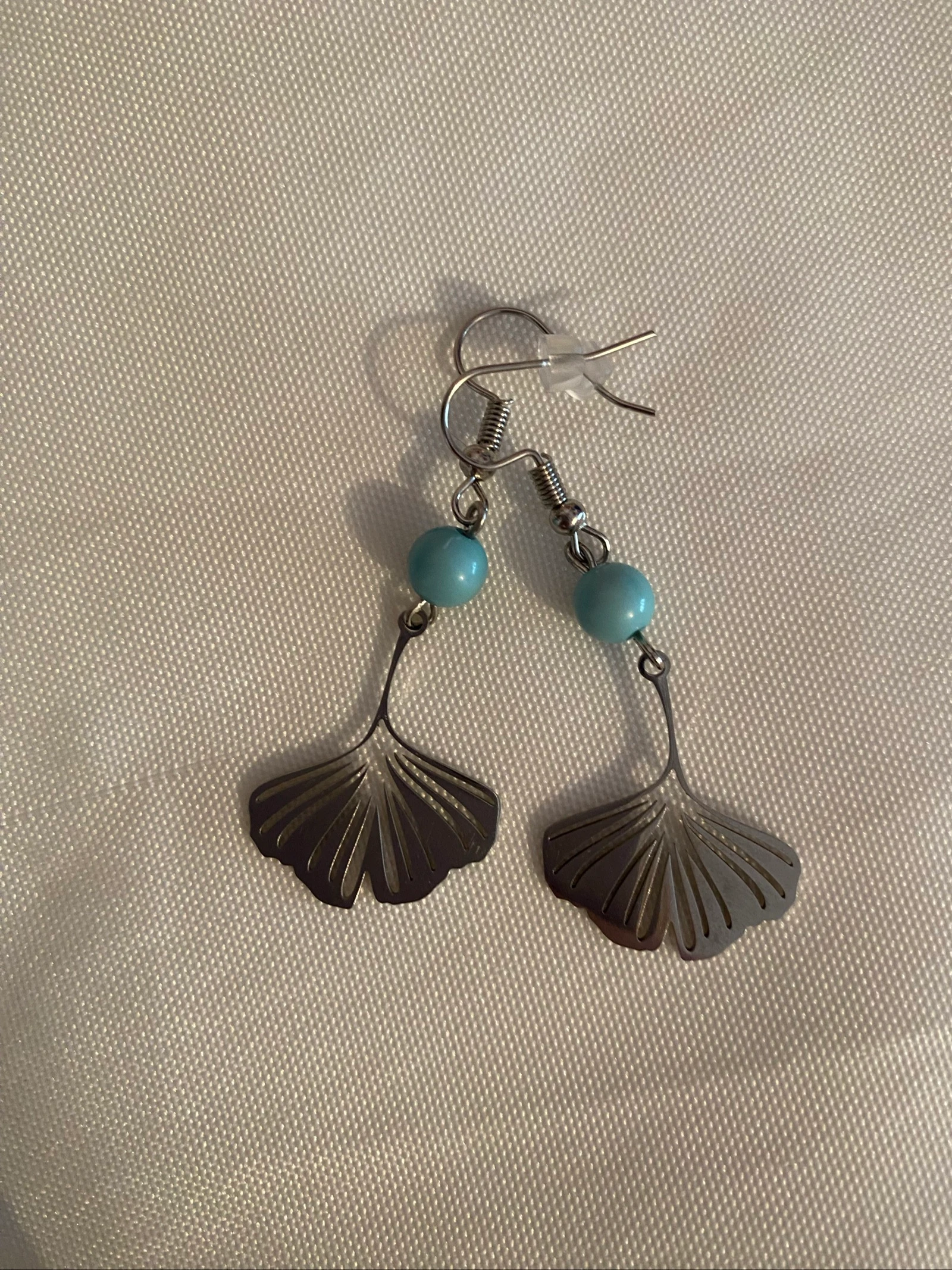 Pendientes pequeñas gingko plateadas efecto espejo – photo 4